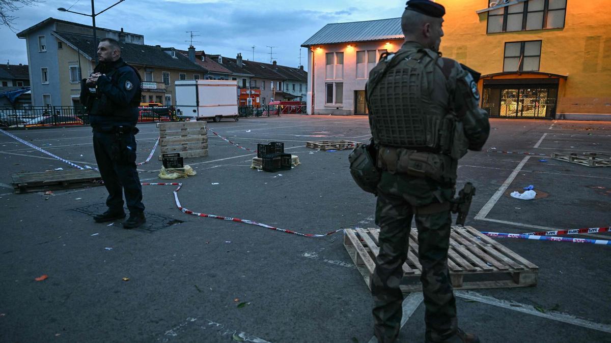 Un muerto y varios policías heridos por un ataque con cuchillo en el este de Francia
