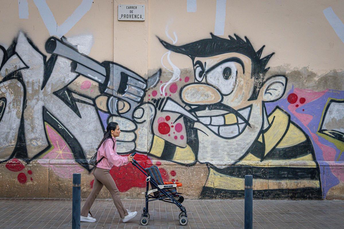 Murales pintados en las paredes de la cárcel Modelo de Barcelona