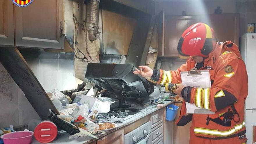 Cocina incendiada en Paterna