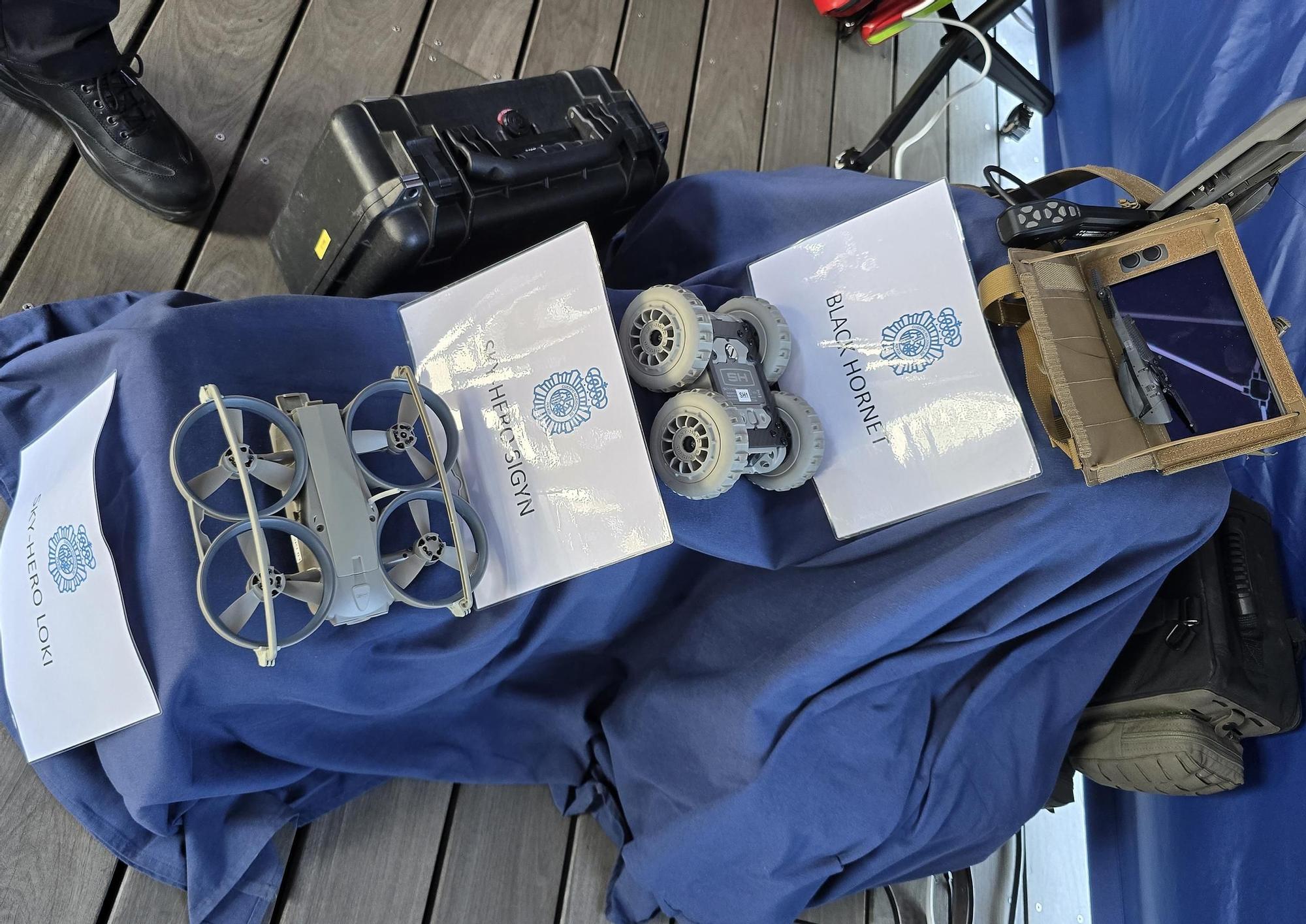 Los perros policía y el robot Sira, protagonistas en la "Exposición de Medios" de la Policía Nacional