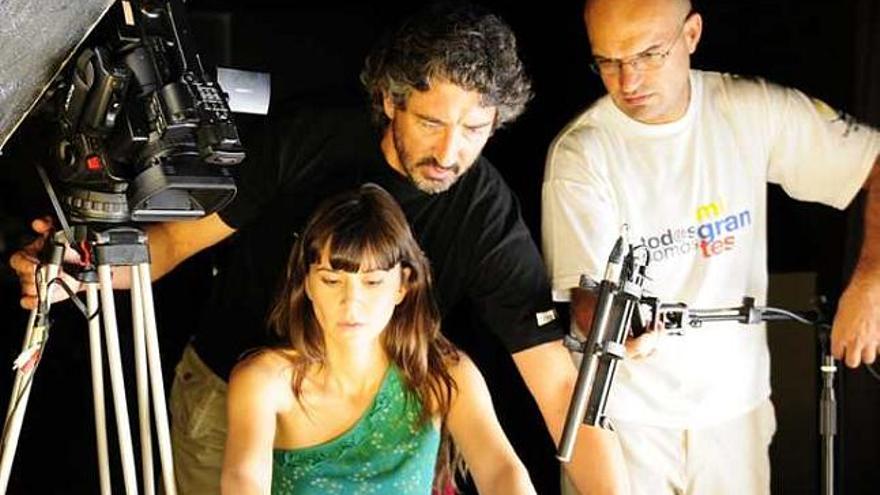 El director de fotografía, la actriz Teresa Hernando y el jefe de sonido