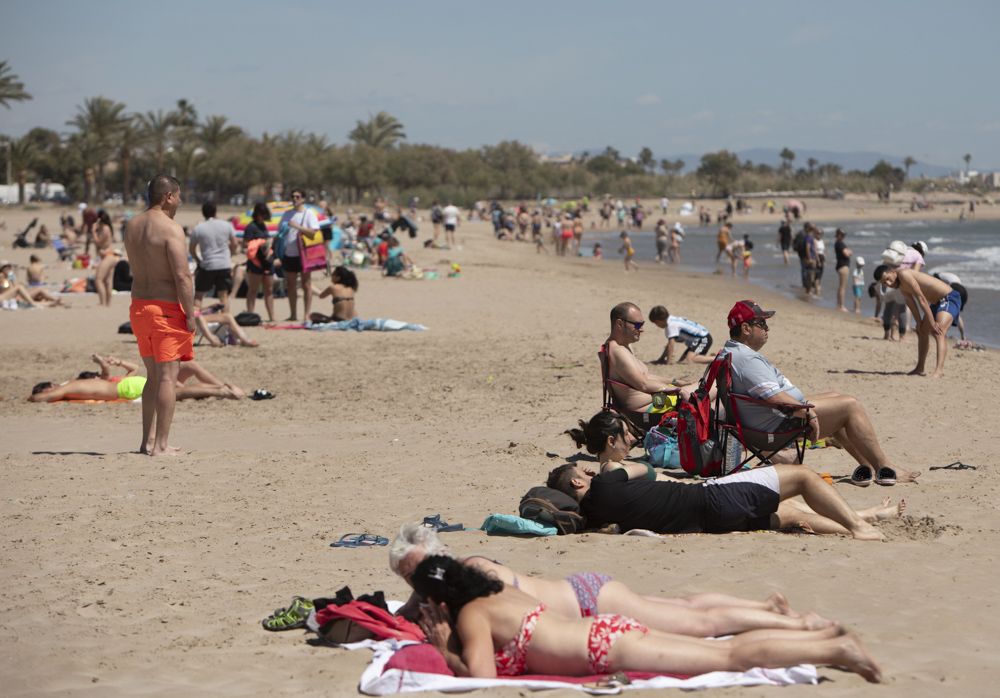 Así luce la playa del Port de Sagunt con temperaturas propias del verano