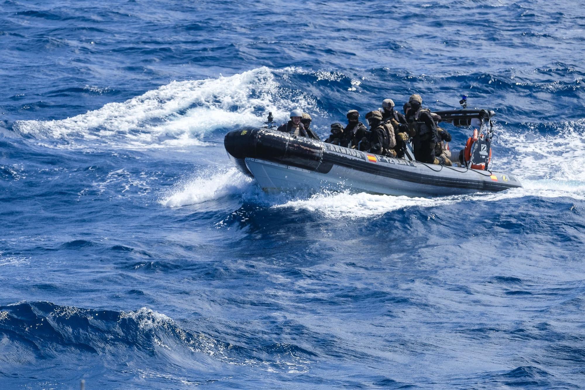 La Armada realiza maniobras de adiestramiento en Gran Canaria