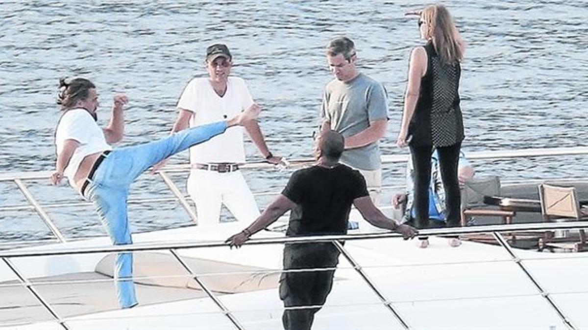 DiCaprio se relaja a patadas en el yate_MEDIA_1