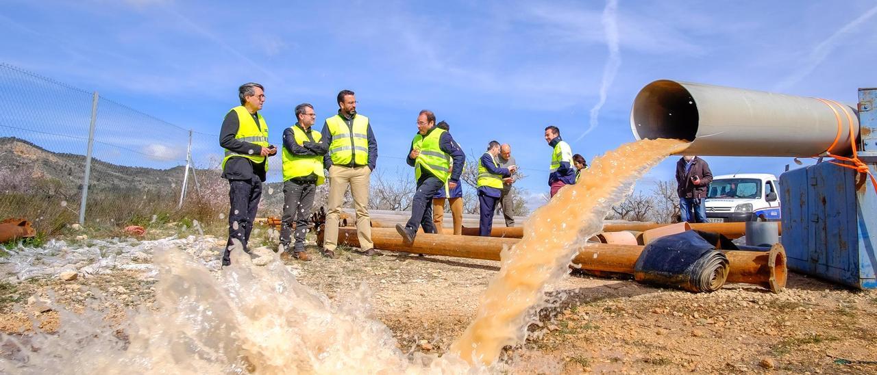 La conclusión en 2017 de los trabajos de perforación de un nuevo pozo en la localidad de Salinas.