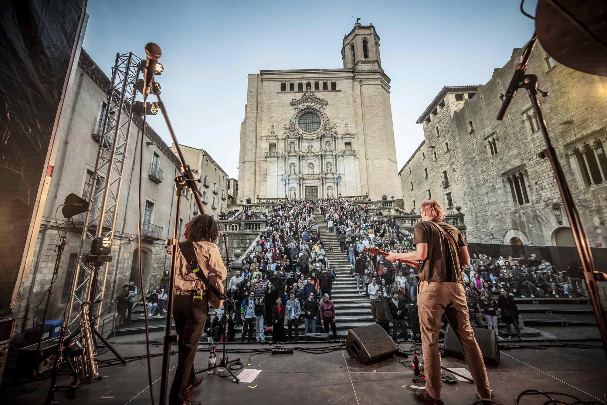 Les imatges dels concerts de La Ludwig Band i Blaumut a les escales de la catedral de Girona