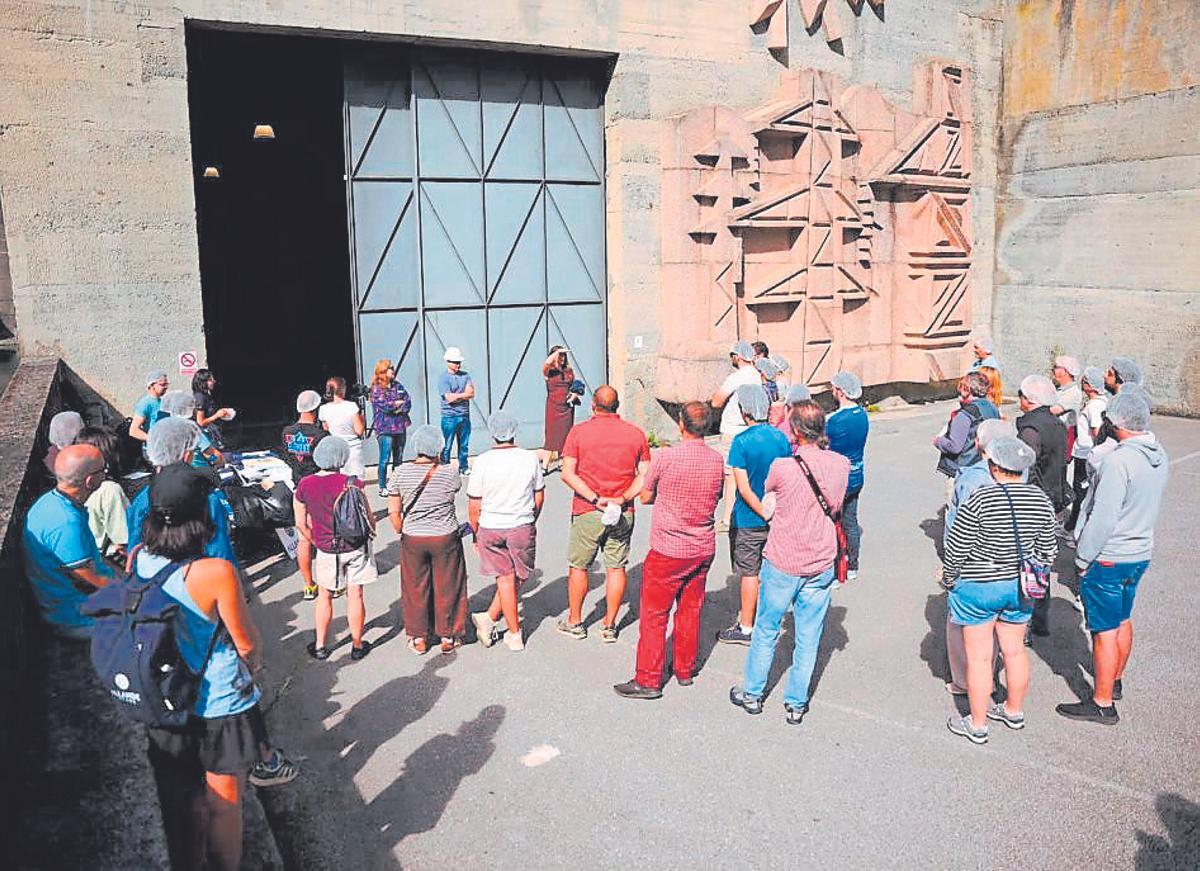 Visita a la central de Salime.