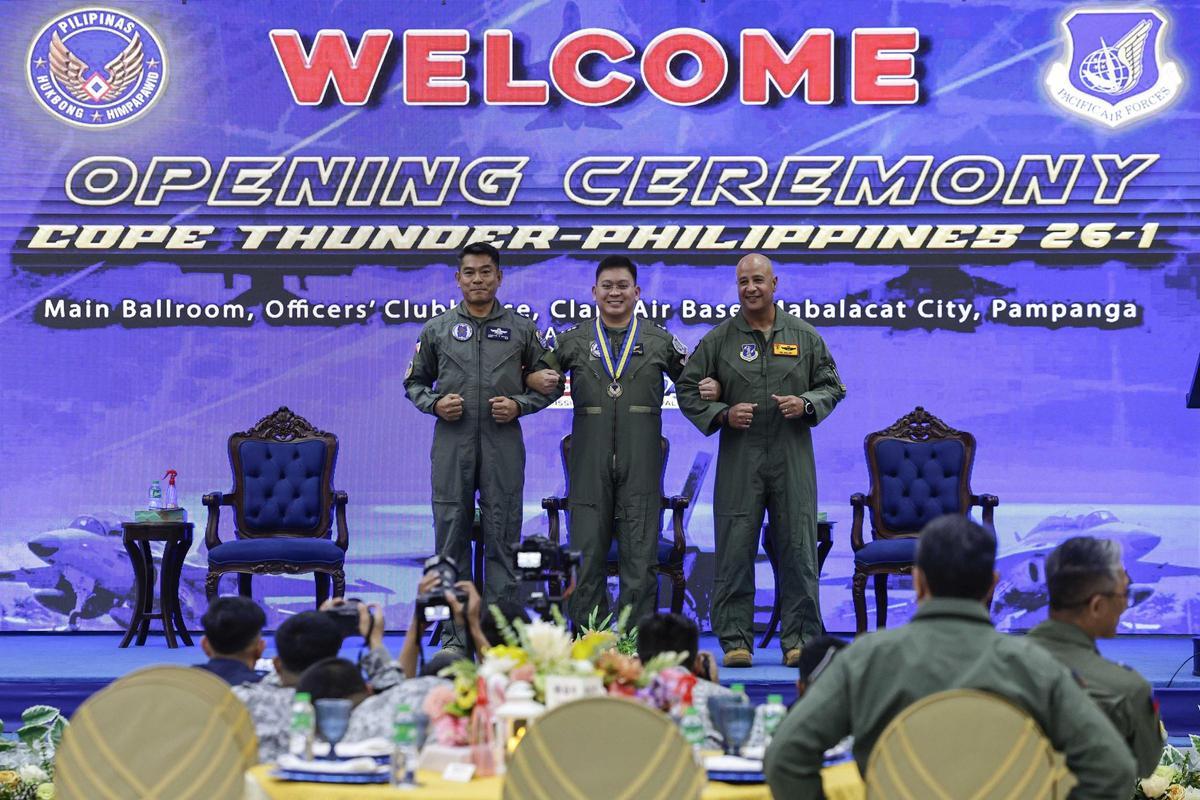 Tropas japonesas participan en maniobras conjuntas en Filipinas en un hito militar