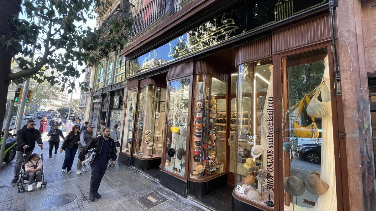 Comercio emblemático, la Sombrerería Mil, en la calle de Fontanella de Barcelona.