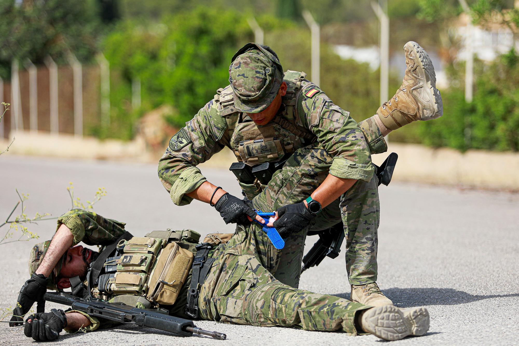 Galería de imágenes: No te pierdas las mejores fotos de las prácticas militares de la sección de infantería del Batallón Filipinas