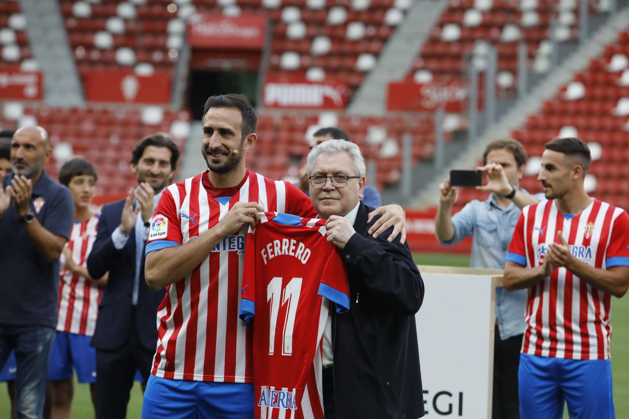 Masiva bienvenida al Grupo Orlegui en El Molinón