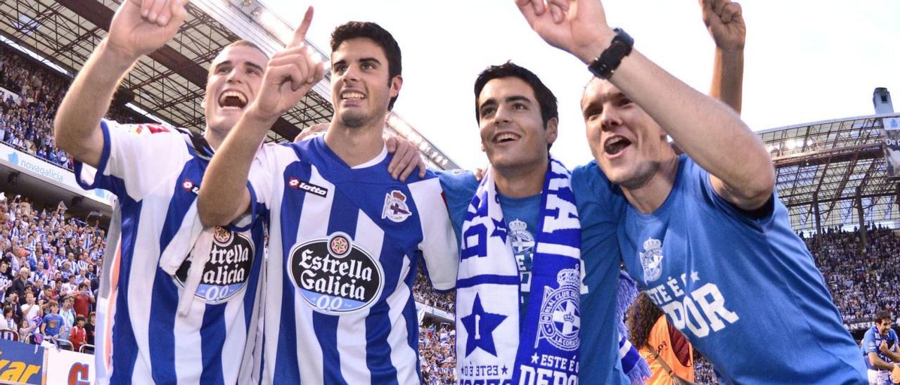 Álex Bergantiños, Juan Domínguez, Rochela y Diego Seoane celebran el ascenso de 2012. |  // FRAN MARTÍNEZ
