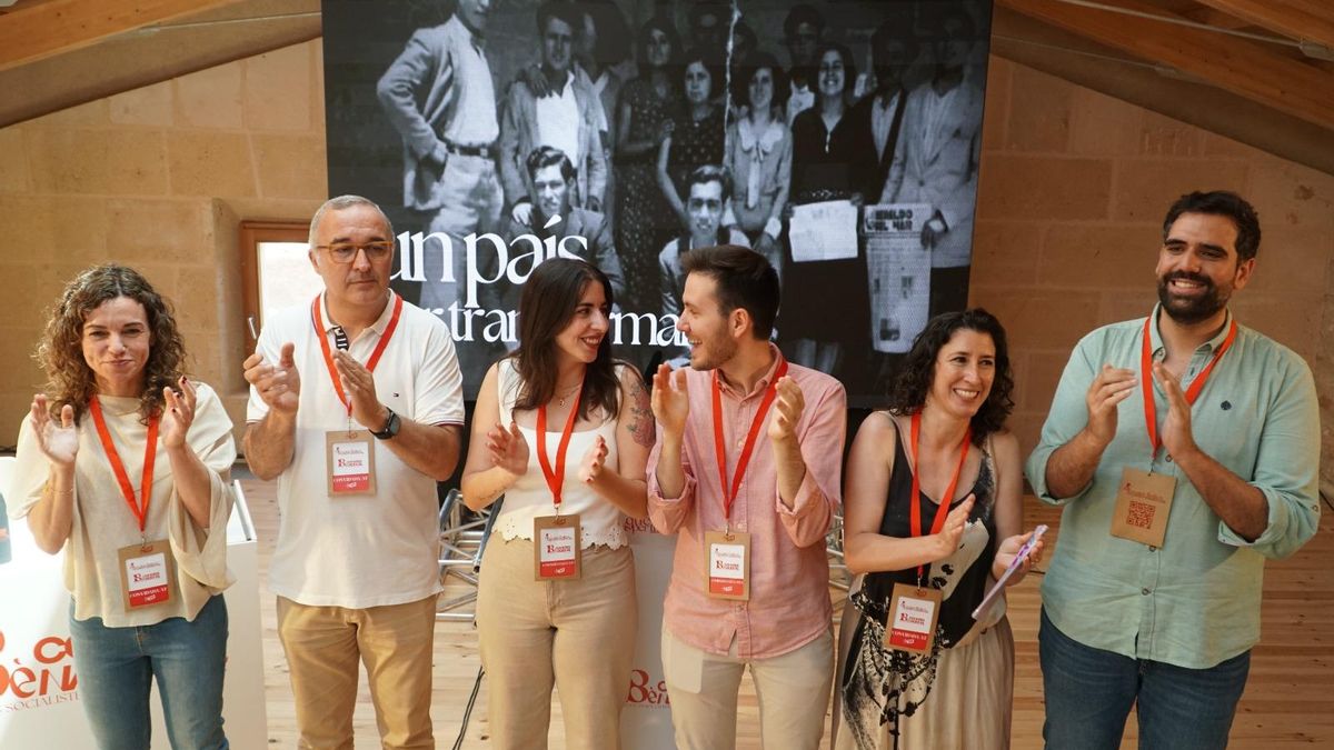 Amanda Fernández y algunos dirigentes del PSIB PSOE en el acto en Santa Eugènia.
