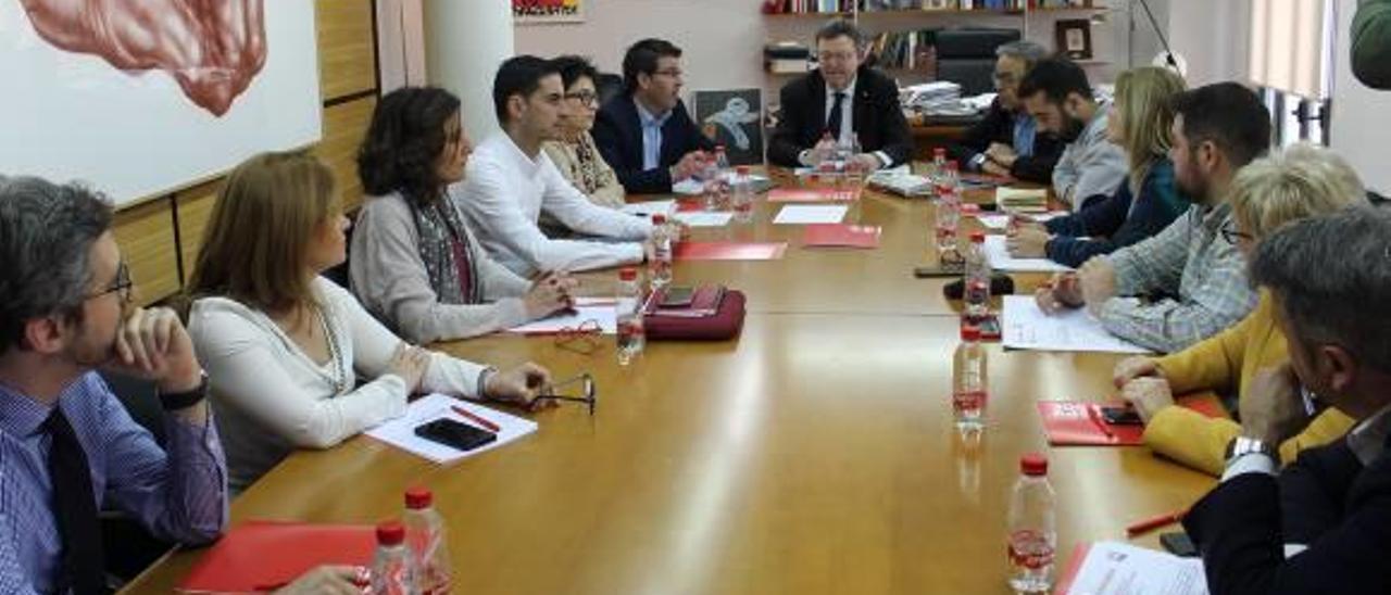 Una imagen de la reunión de la ejecutiva socialista celebrada ayer en València.