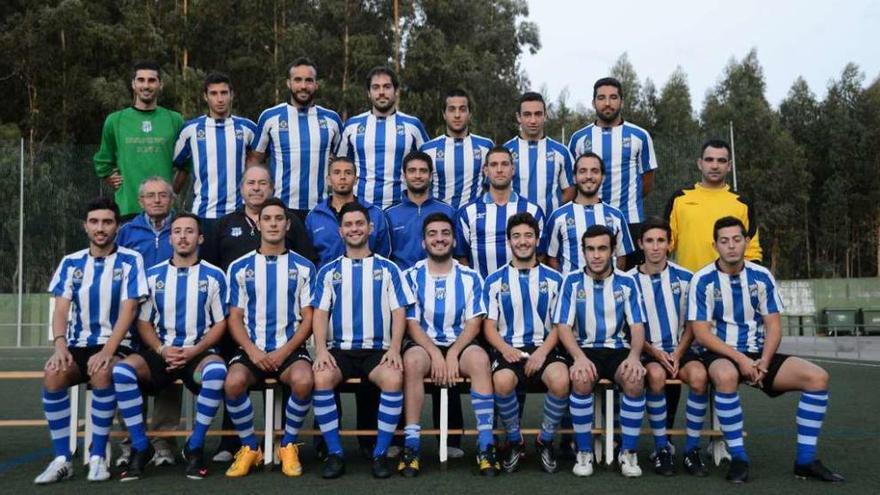 Plantilla del Rápido Bahía antes del entrenamiento de ayer. // Gonzalo Núñez