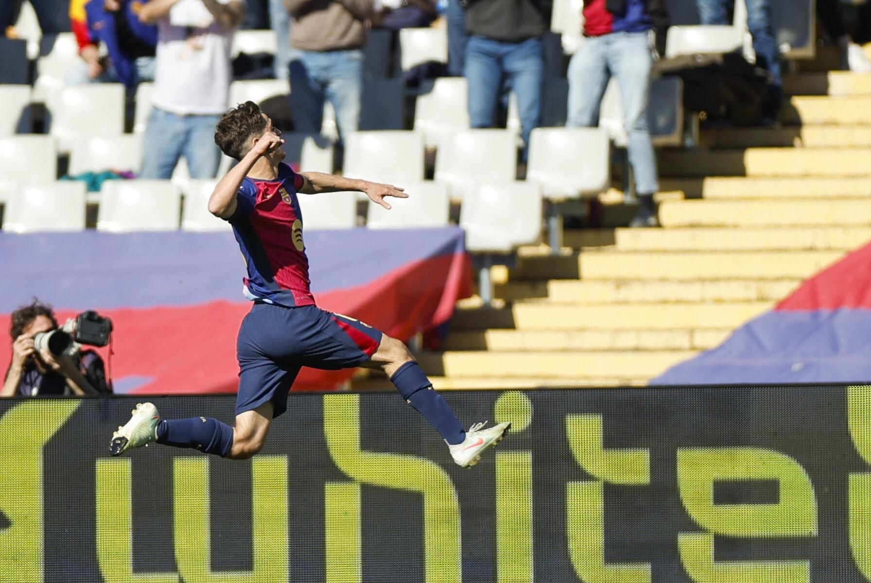 BARCELONA, 30/03/2025.- El centrocampista del Barcelona Pablo Páez Gaviria celebra el gol de su equipo durante el partido de la jornada 29 de LaLiga que FC Barcelona y Girona disputan este domingo en el estadio Lluis Companys de Barcelona. EFE/ Alberto Estévez
