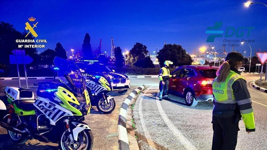 La multa que van a recibir los menores de 25 años por viajar con copiloto: la Guardia Civil vigila y sanciona este gesto tan habitual en ciudades