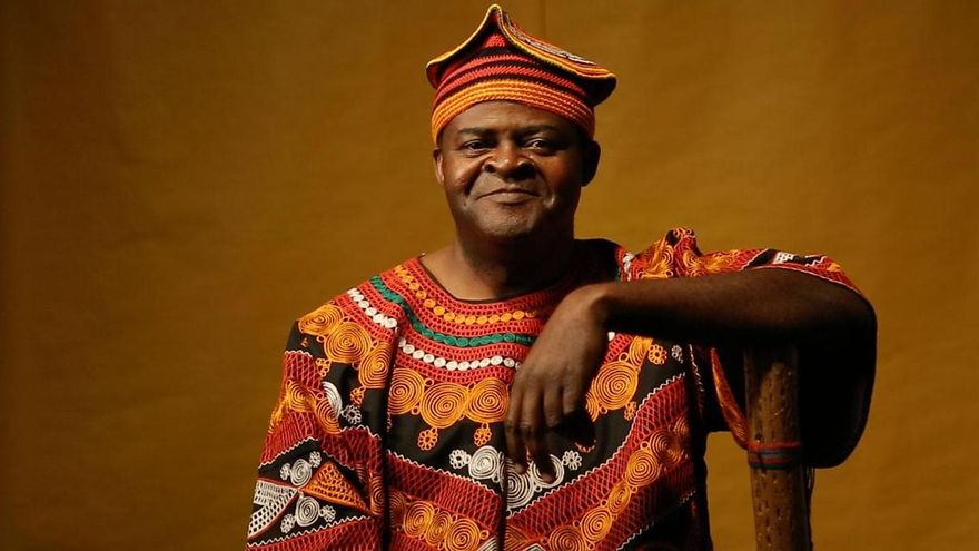 Boniface Ofogo: «El cuento es una escuela de diálogo, de conversar y escucharse»