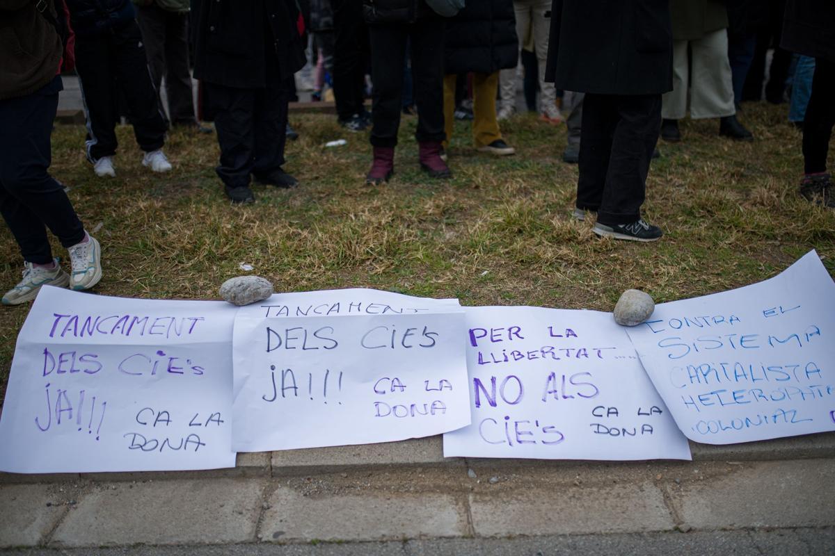 Protesta contra la apertura del módulo de mujeres en el CIE de Barcelona.