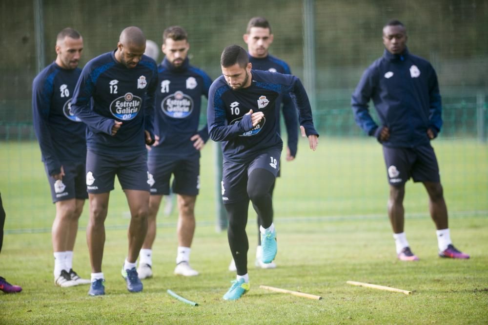 El técnico convoca a 19 jugadores, por lo que tendrá que hacer un último descarte antes del encuentro ante el Sevilla.