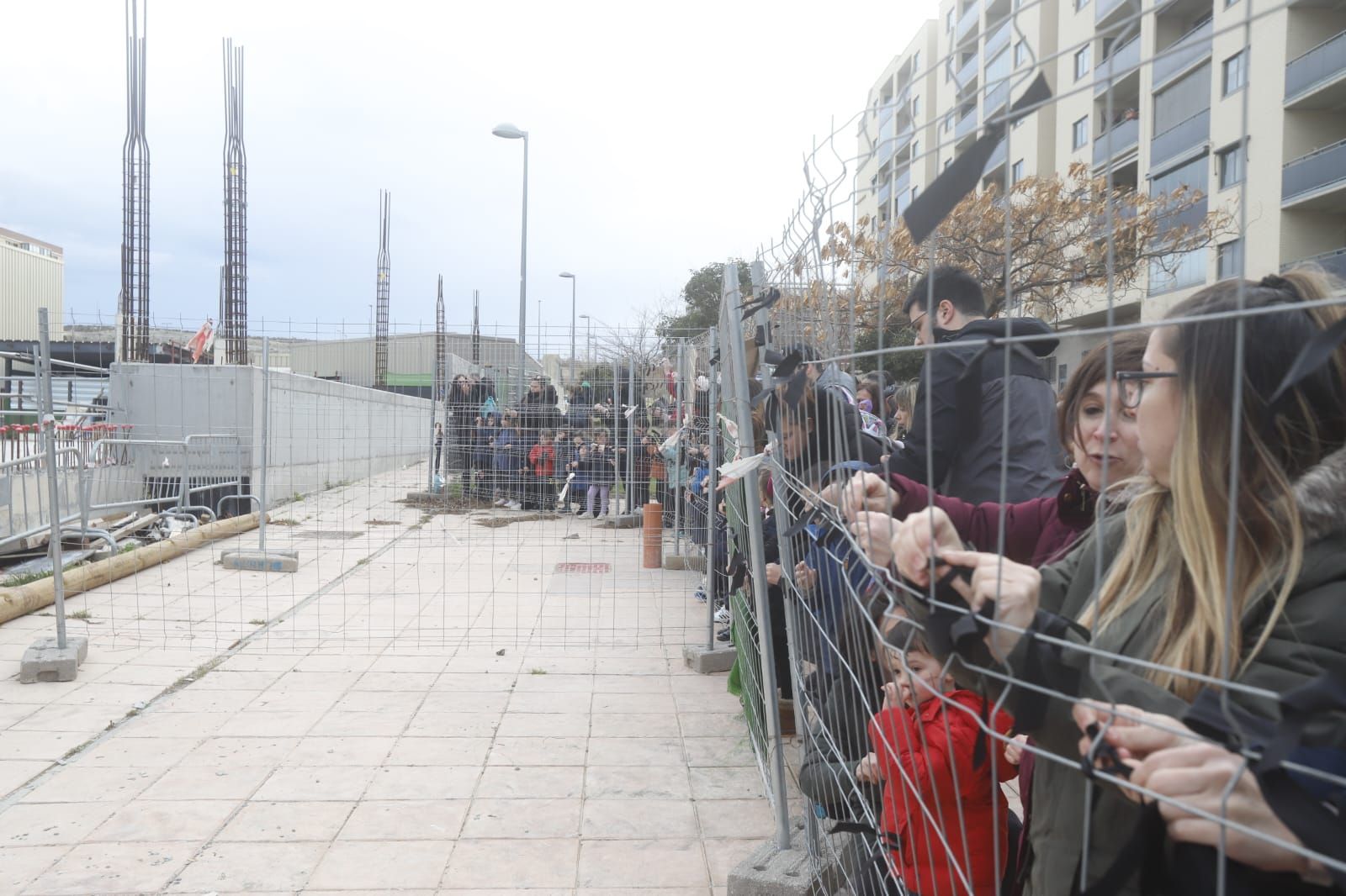 En imágenes | Arcosur vuelve a reclamar en las calles la finalización del colegio Ana María Navales