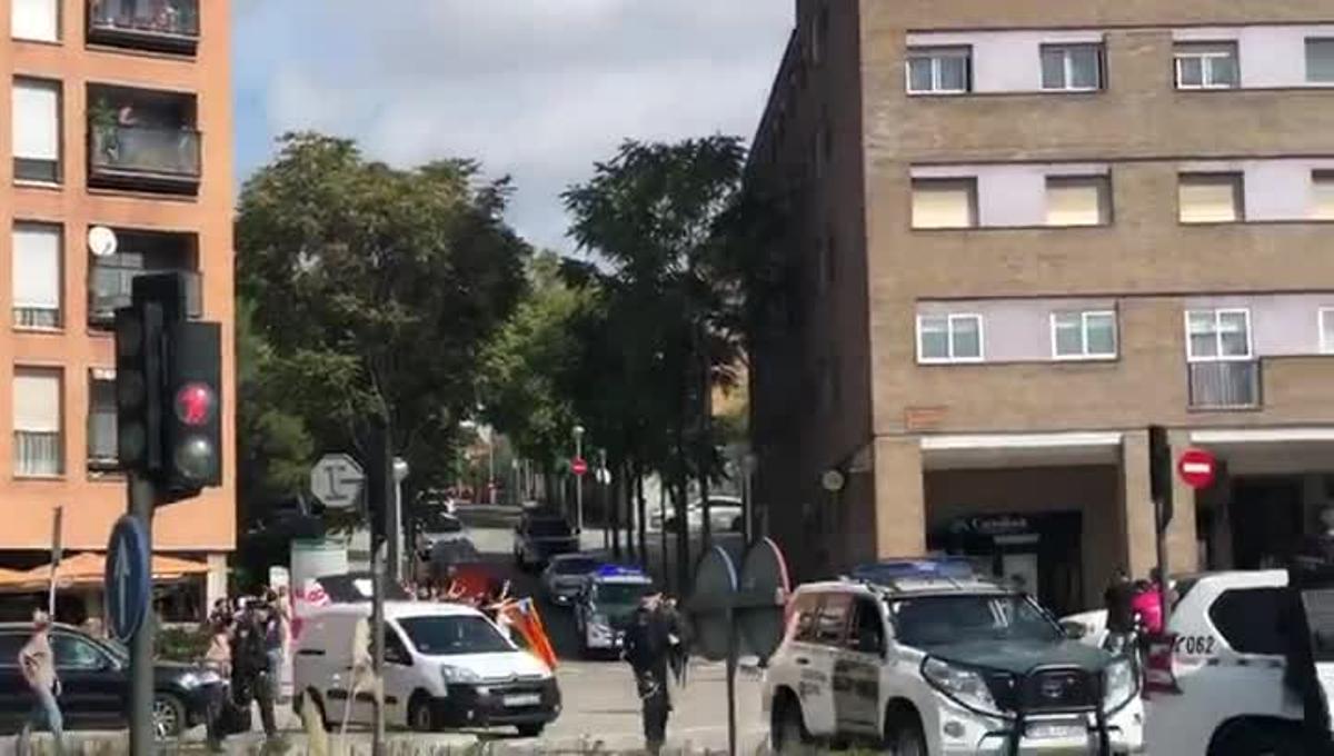 La Guardia Civil se lleva a dos detenidos en la Operación Judas contra una rama violenta de los CDR, en Sabadell, el pasado 23 de septiembre.