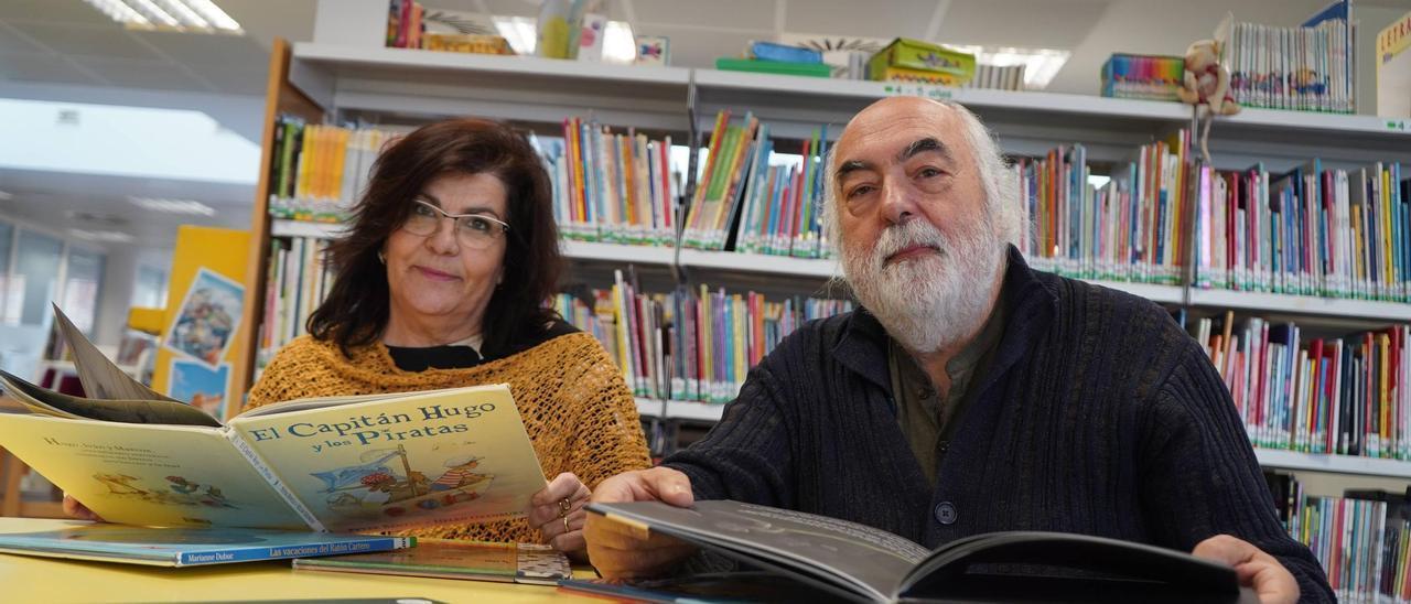 Dita de la Iglesia y Fernando Martos responsables de la animación a la lectura en el bibliobus escolar.