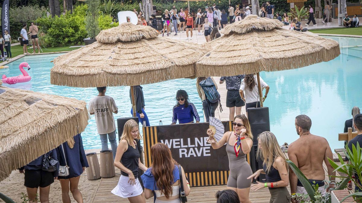 La ‘wellness rave’ más multitudinaria de España: 700 personas de fiesta saludable en Barcelona