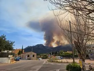 Incendio forestal en la Serra Ferrer, entre Tàrbena y Xaló