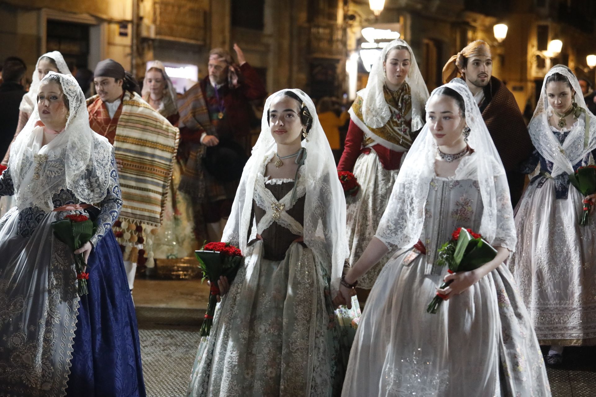 Búscate en el primer día de ofrenda por la calle Quart (entre las 20:00 a las 21:00 horas)