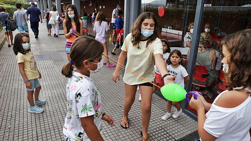 El Grupo Covadonga y el Santa Olaya mantienen la diversión a la espera de su día grande | JUAN PLAZA