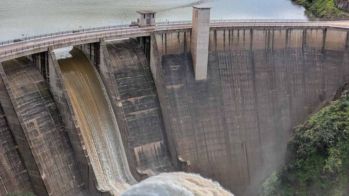 Presa de Casasola, que superó el 100% la pasada semana y alivió agua al río Campanillas