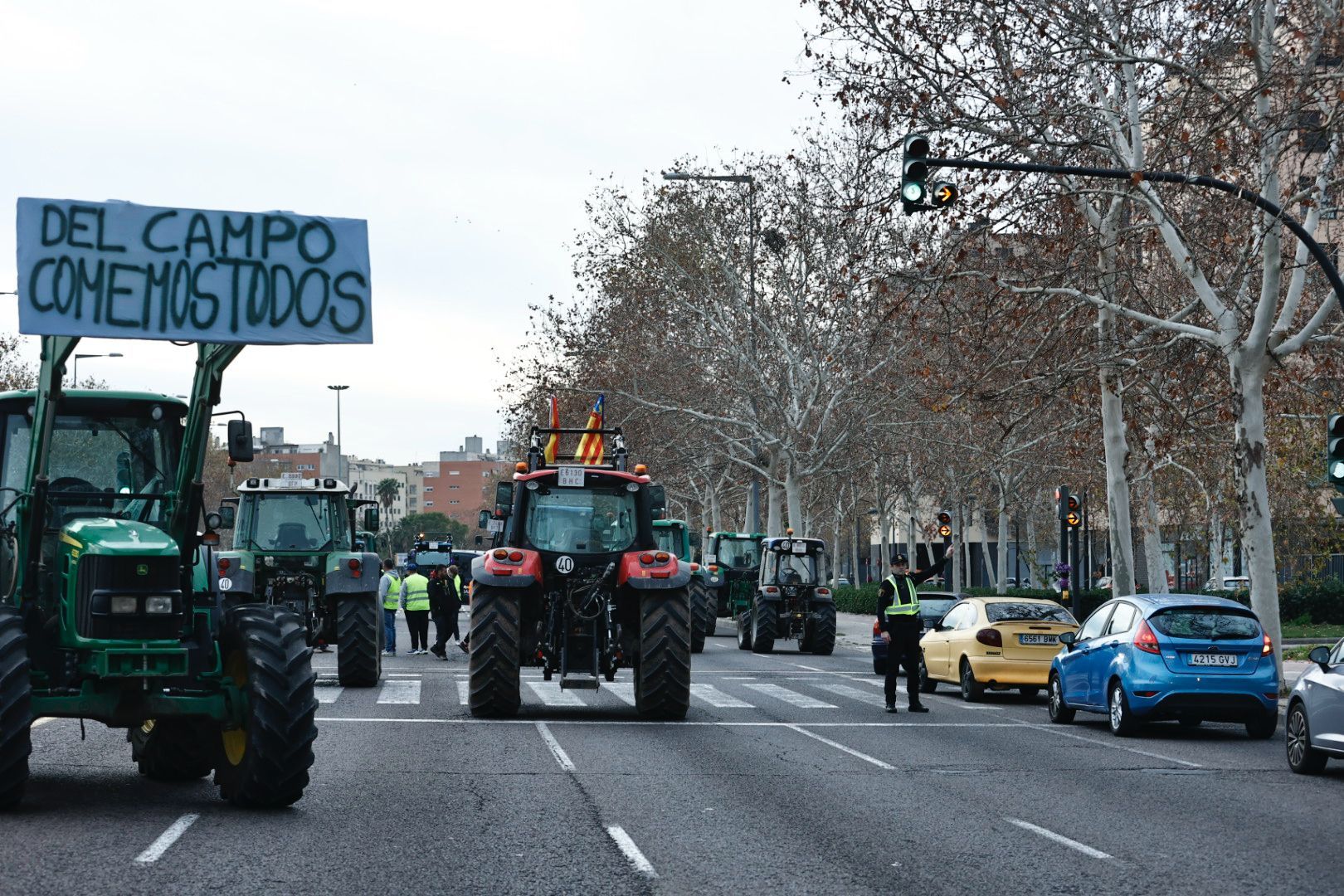 Las primeras tractoradas colapsan València
