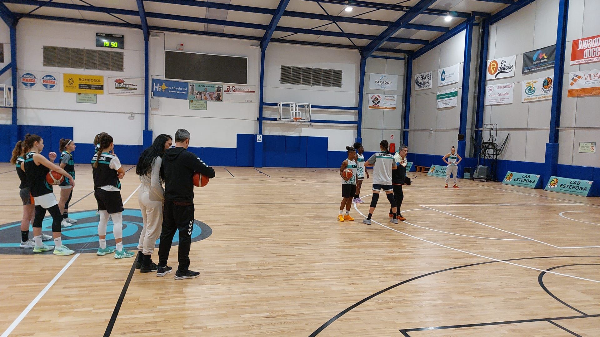 Primer entrenamiento de Francis Tomé al frente del CAB Estepona