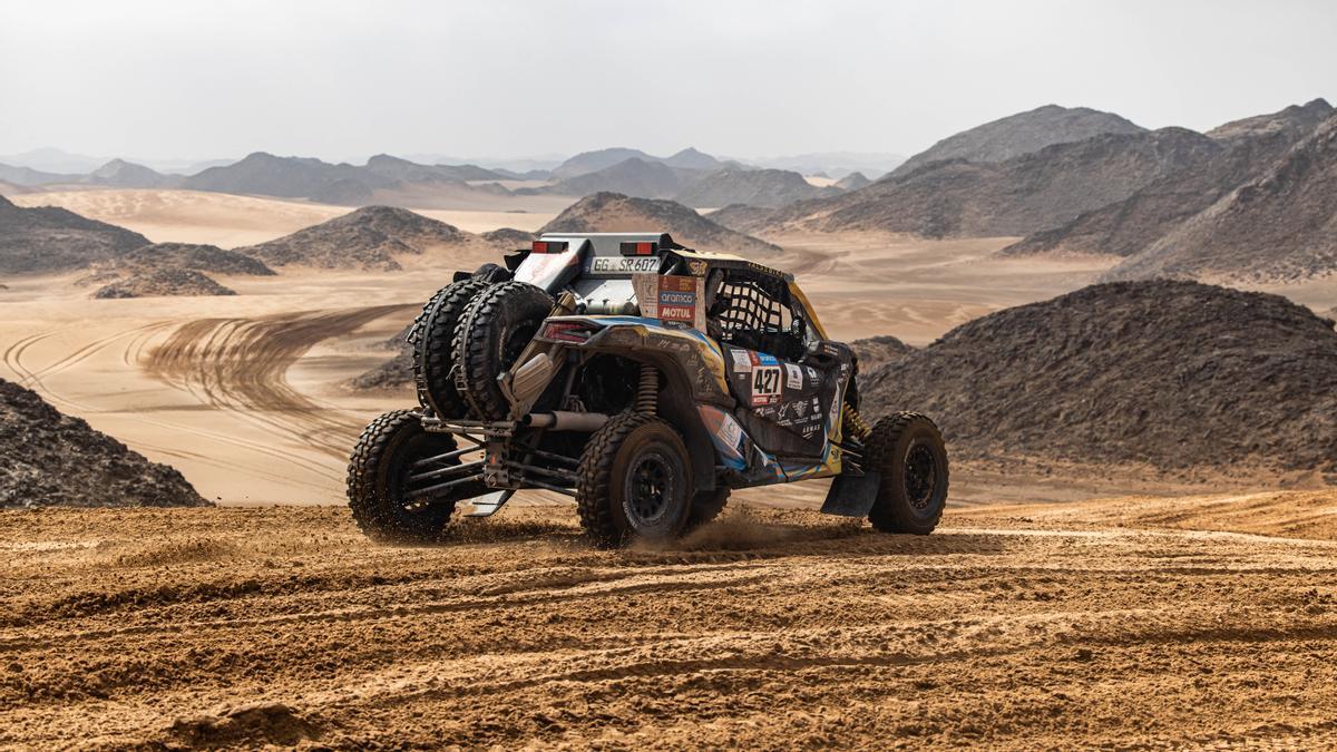 Pedro Peñate atraviesa las dunas del desierto saudí en la etapa siete del Dakar