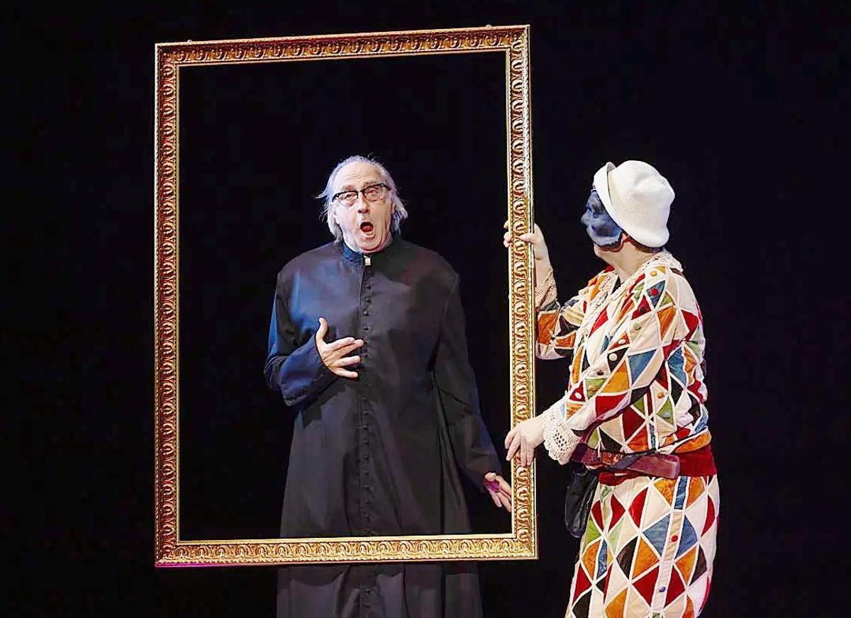 Los intérpretes de ‘El retablo de las maravillas’, durante la función.