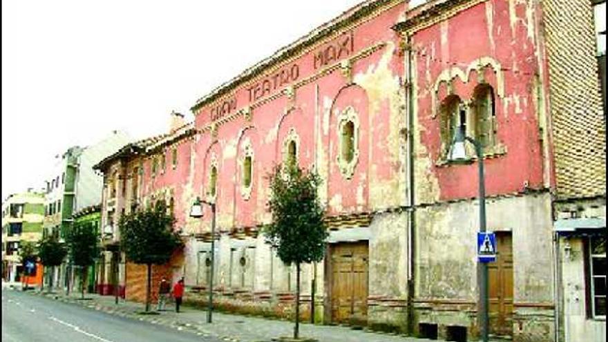 El teatro Maxi de Pola de Laviana, ubicado en la calle La Libertad.