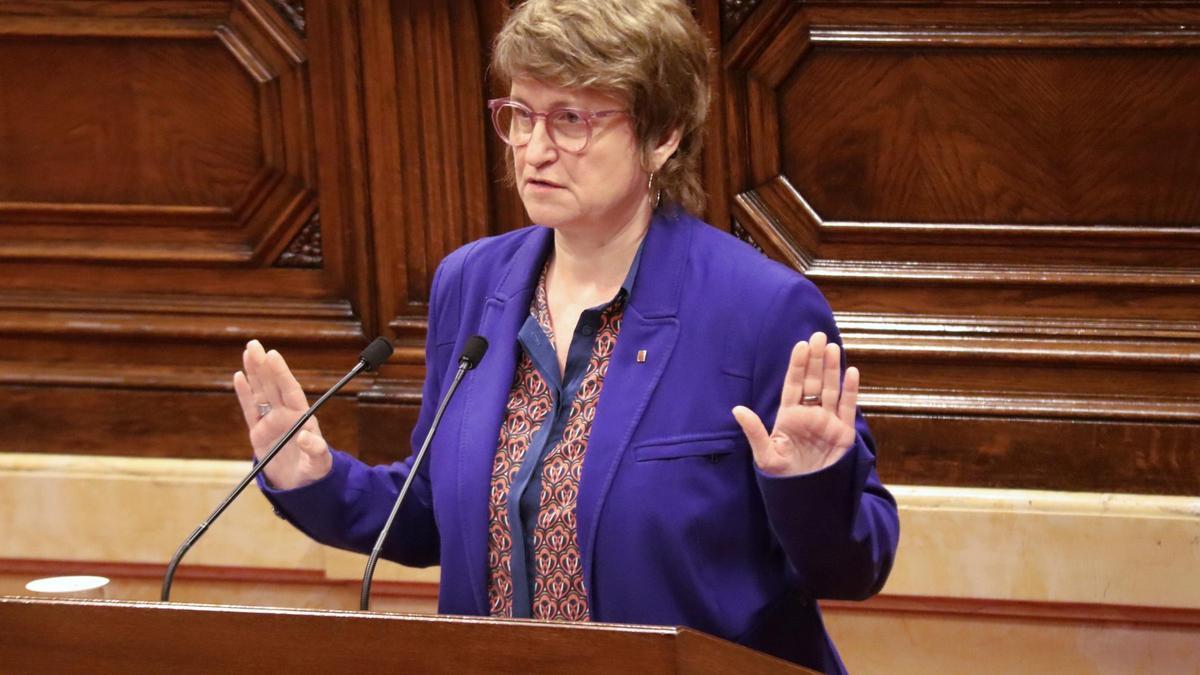 Anna Simó, consellera de Educació en el Parlament