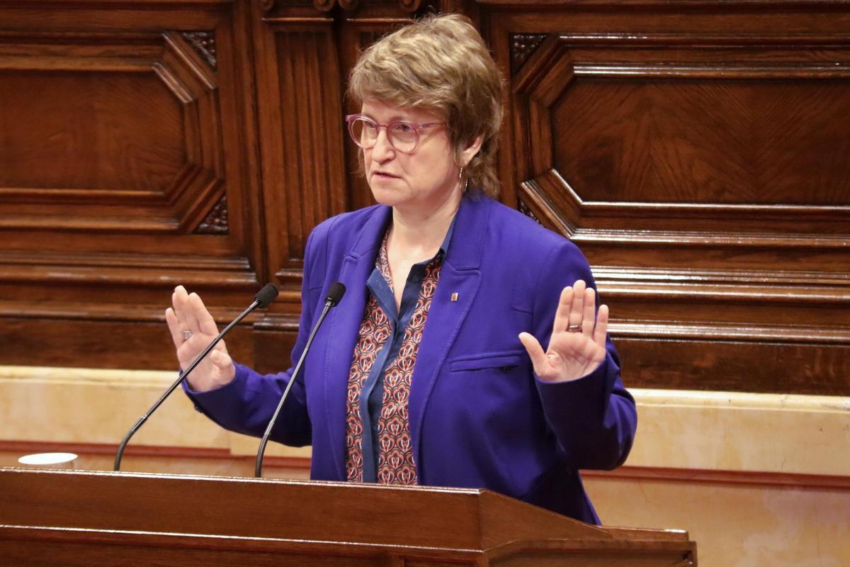 Anna Simó, consellera de Educació en el Parlament