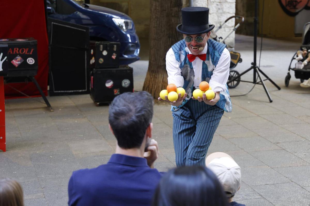 Fotos de les Festes de Primavera, amb espectacles de circ i la trobada de sacaires