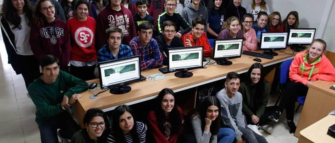 Los alumnos de primero de Bachillerato del colegio Paula Frassinetti que han elaborado el blog.