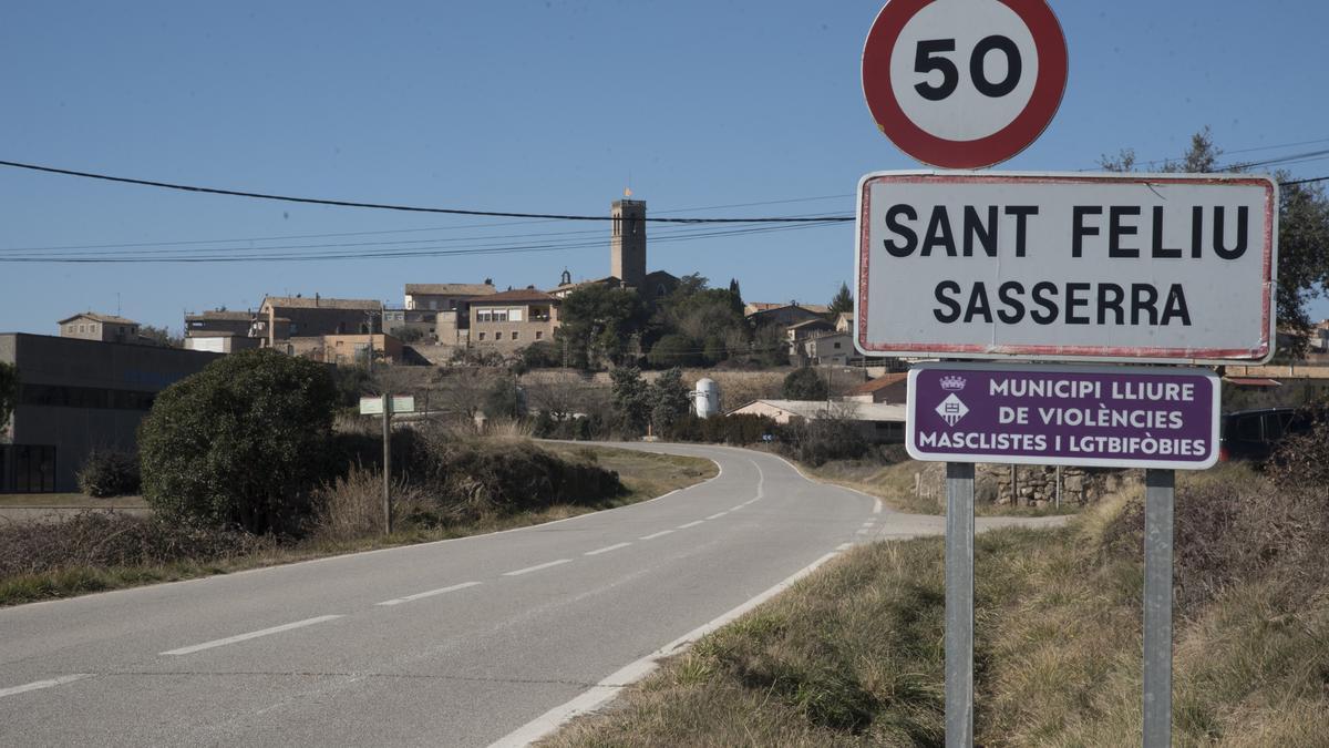 Entrada a Sant Feliu Sasserra, municipi del Bages que formaria part de la nova comarca
