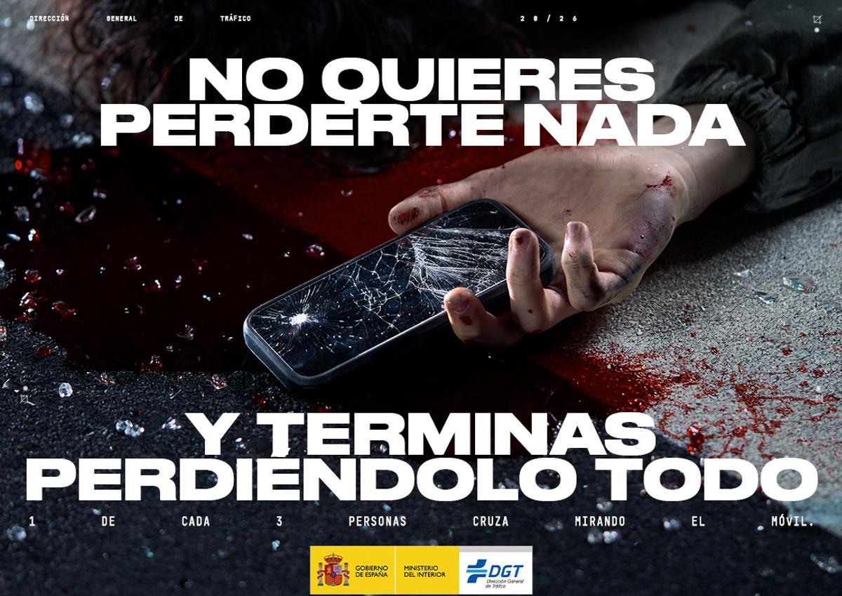 La Dirección General de Tráfico lanza una campaña para frenar el uso del móvil entre peatones