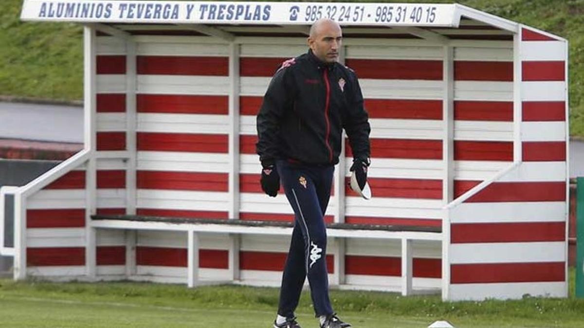 Abelardo Fernández en las instalaciones del Sporting de Gijón