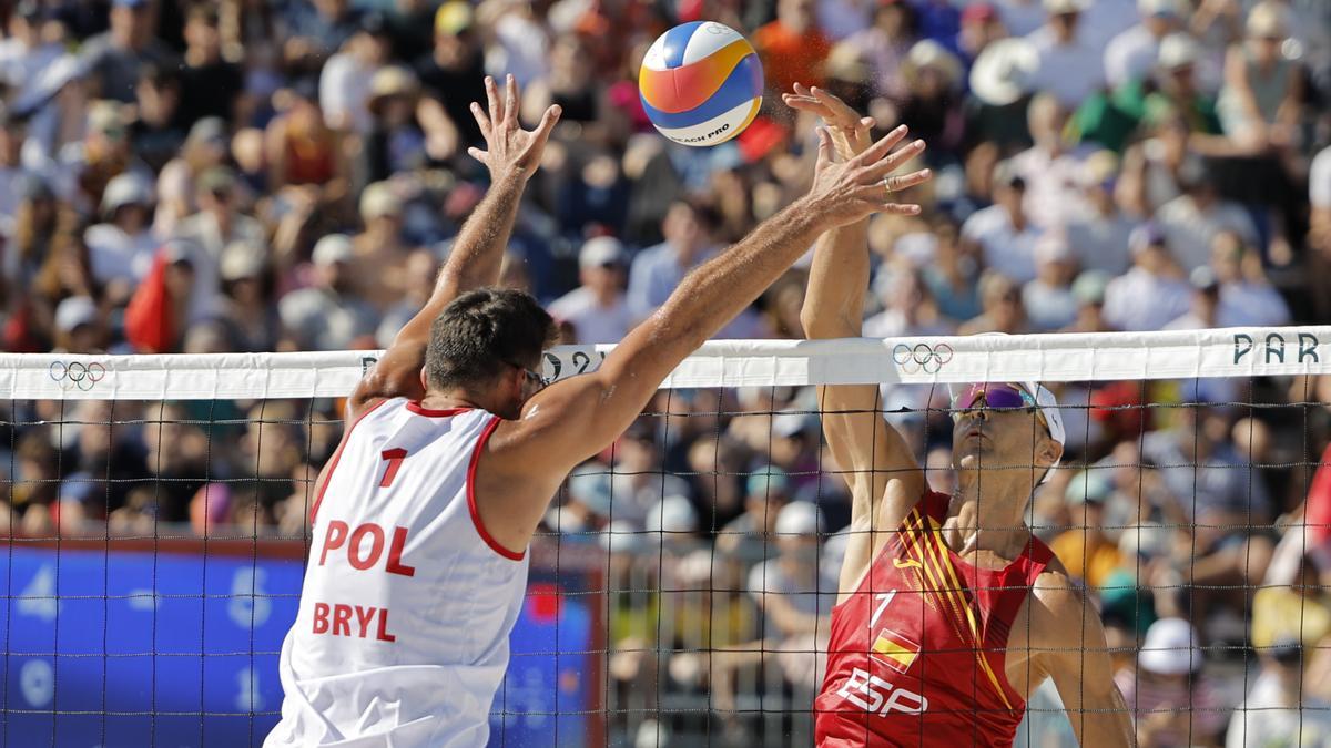 Herrera y Gavira en el partido contra Polonia.