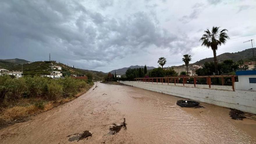 Los cauces fluviales en localidades como Comares o Benamargosa han retomado su caudal.