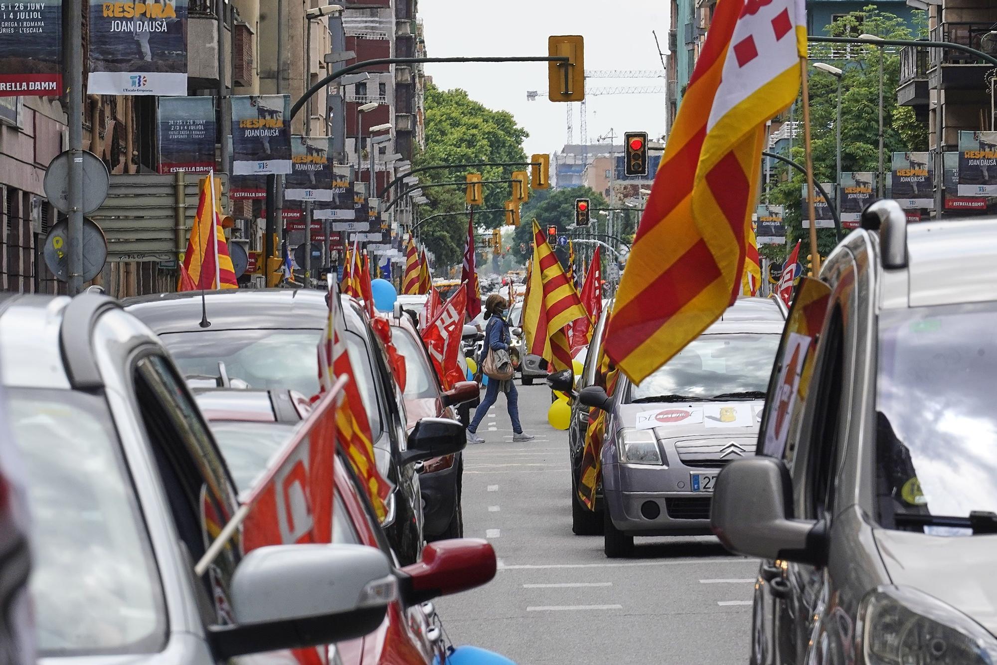 Marxa lenta de treballadors de Correus de Girona