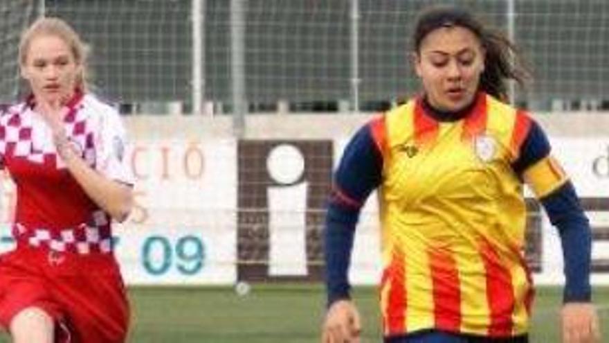 La bagenca Paula Fernández, novament titular amb el combinat català