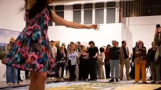 Sin tierra a la vista, arte en medio del mar bajo la mirada de la comisaria y gestora cultural canguesa Paula Cabaleiro