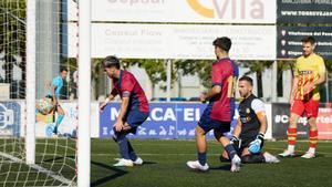 Hugo Alba, en el momento de marcarle un gol al Vilafranca